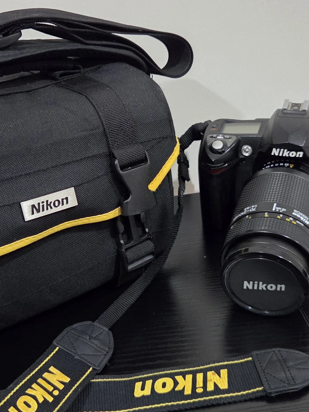 Nikon D70 Black DSLR Camera with Lens